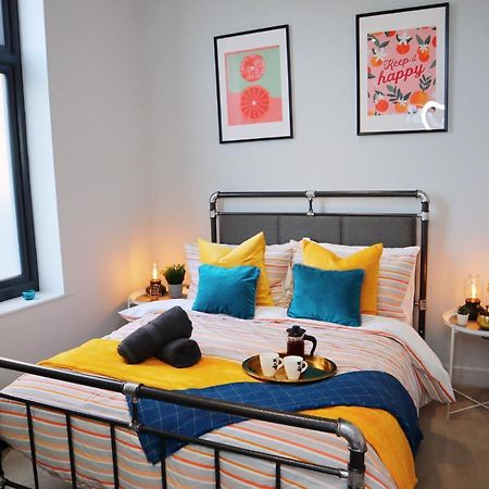 בורנמות' Trendy Urban Industrial Apartment - Great Location - Parking - Fast Wifi - Smart Tv - Beautiful 2 Double Bedroom Apartment Sleeps Up To 4! מראה חיצוני תמונה