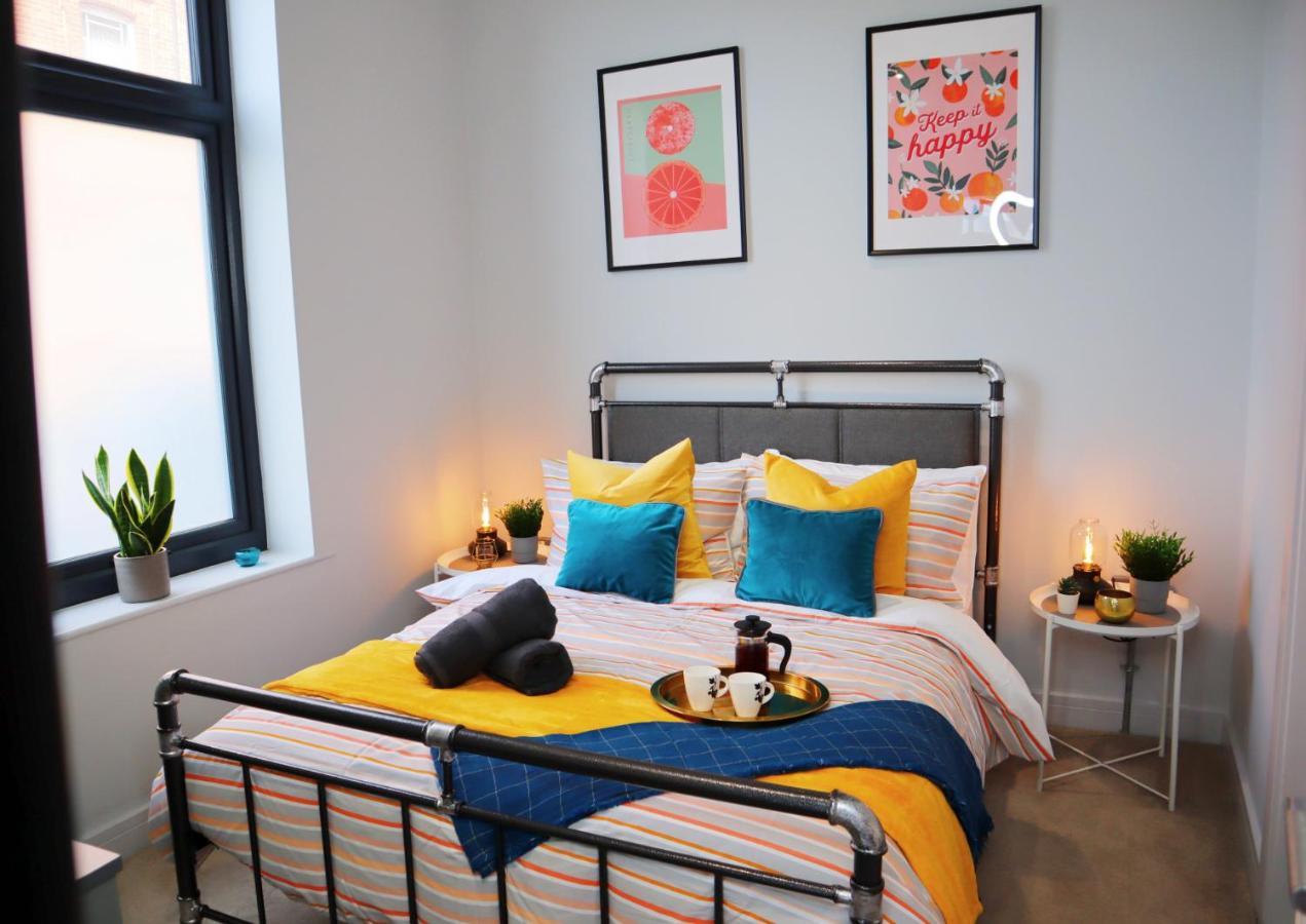 בורנמות' Trendy Urban Industrial Apartment - Great Location - Parking - Fast Wifi - Smart Tv - Beautiful 2 Double Bedroom Apartment Sleeps Up To 4! מראה חיצוני תמונה