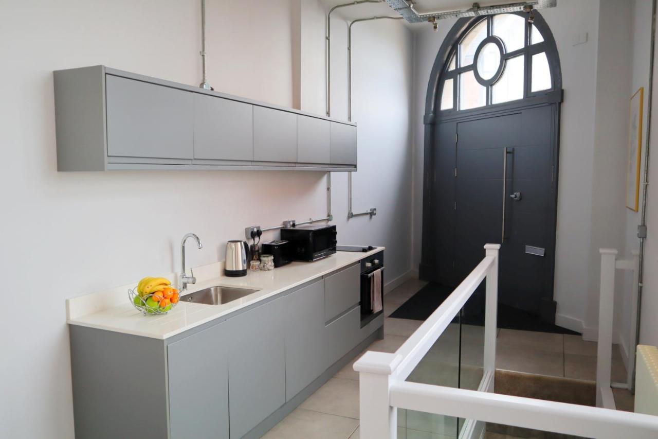 בורנמות' Trendy Urban Industrial Apartment - Great Location - Parking - Fast Wifi - Smart Tv - Beautiful 2 Double Bedroom Apartment Sleeps Up To 4! מראה חיצוני תמונה