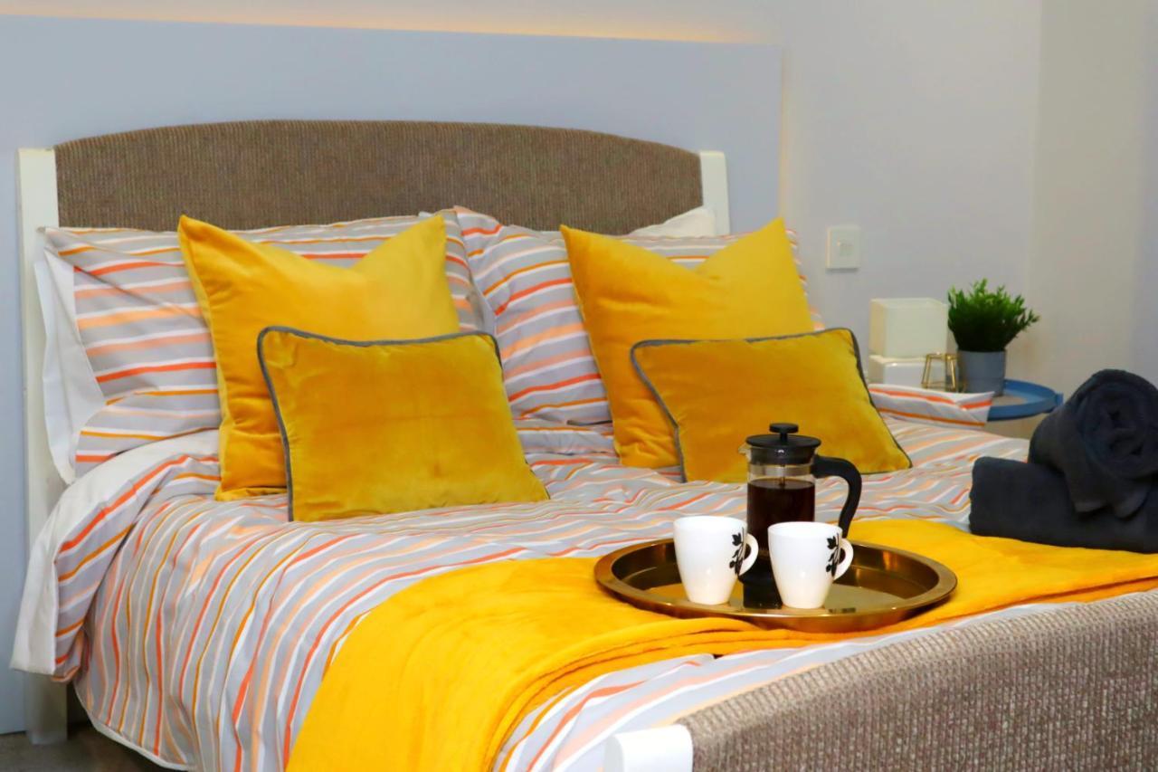 בורנמות' Trendy Urban Industrial Apartment - Great Location - Parking - Fast Wifi - Smart Tv - Beautiful 2 Double Bedroom Apartment Sleeps Up To 4! מראה חיצוני תמונה