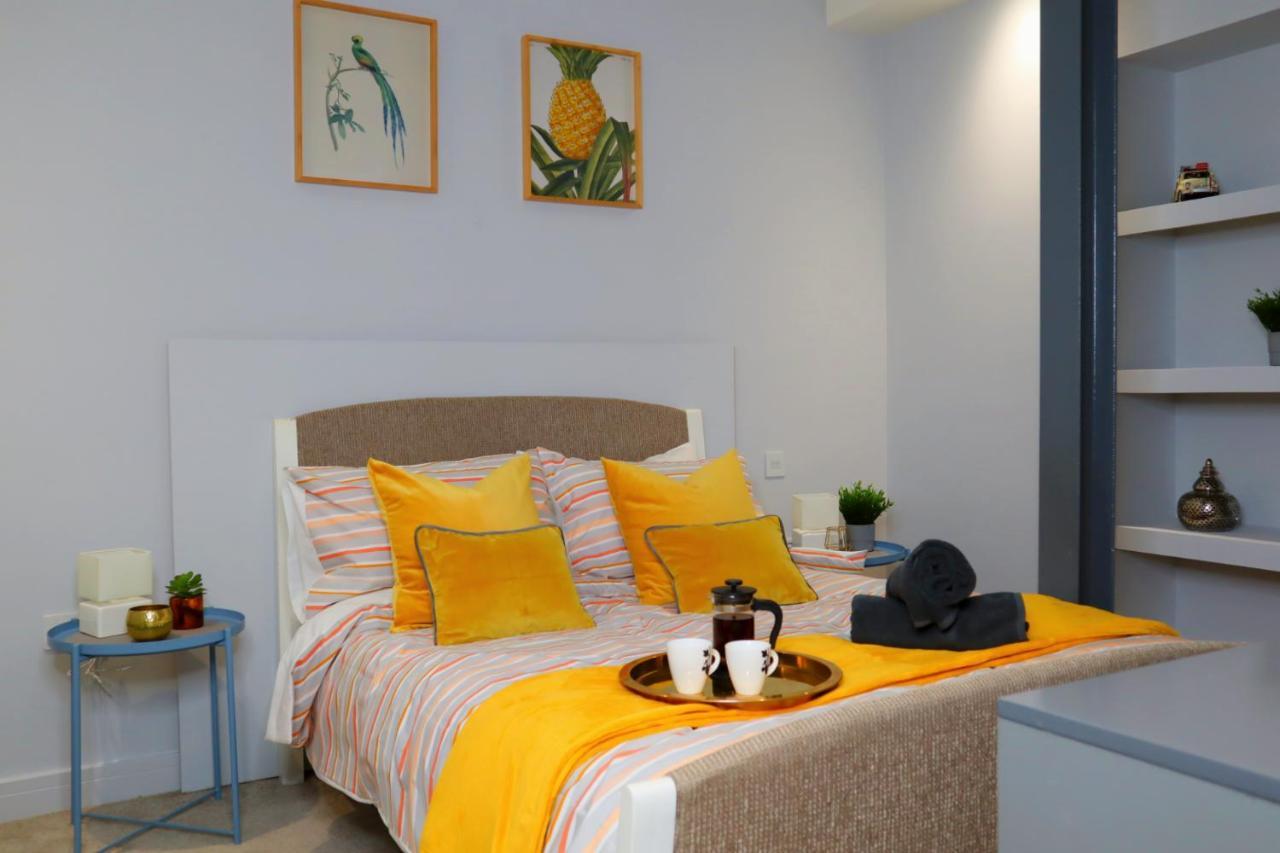 בורנמות' Trendy Urban Industrial Apartment - Great Location - Parking - Fast Wifi - Smart Tv - Beautiful 2 Double Bedroom Apartment Sleeps Up To 4! מראה חיצוני תמונה