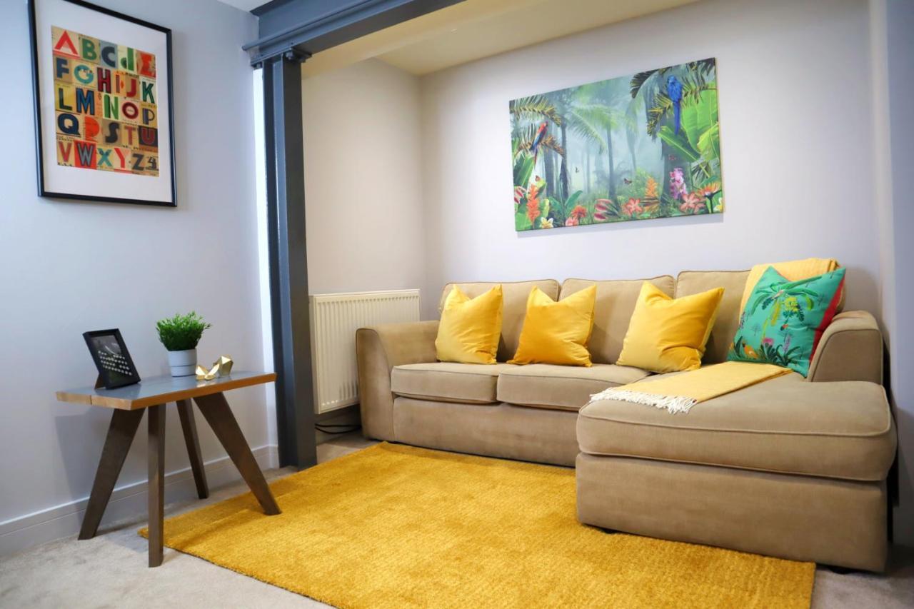 בורנמות' Trendy Urban Industrial Apartment - Great Location - Parking - Fast Wifi - Smart Tv - Beautiful 2 Double Bedroom Apartment Sleeps Up To 4! מראה חיצוני תמונה